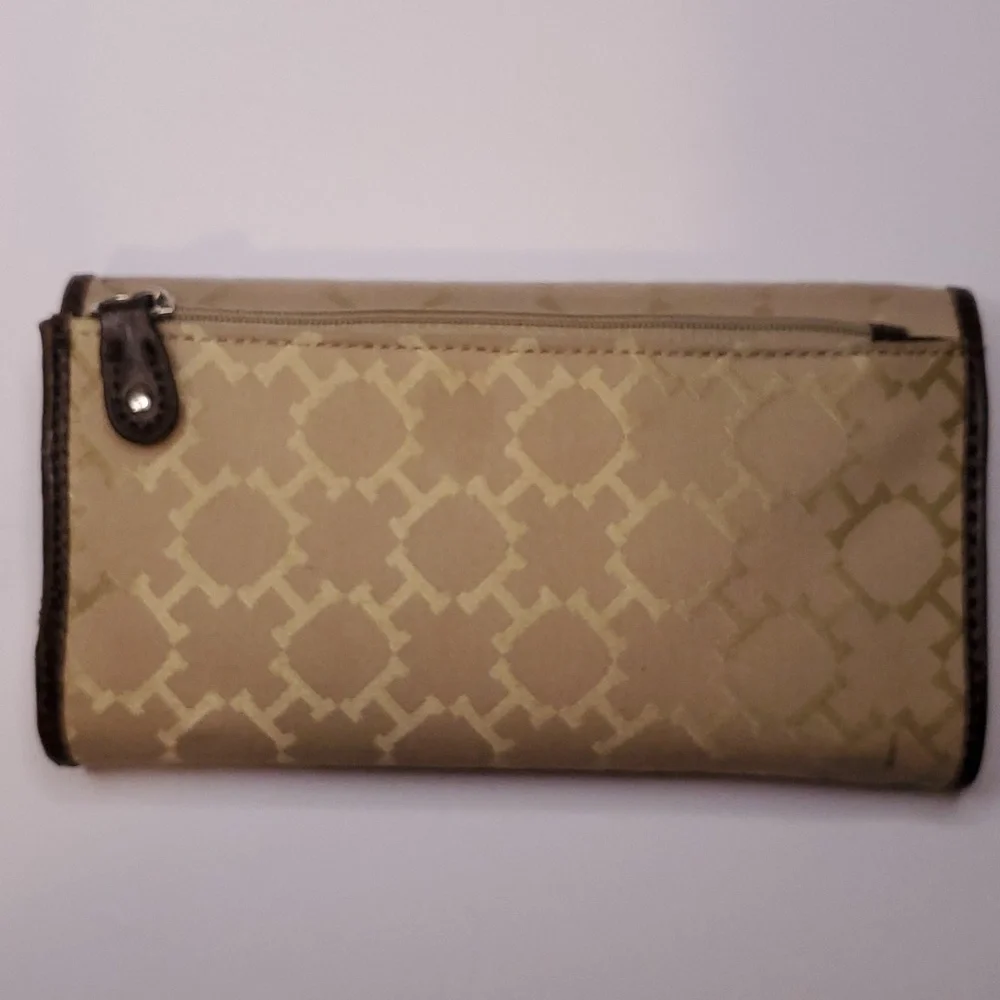 Tommy Hilfiger Checkbook/Wallet - Picture 3 of 8